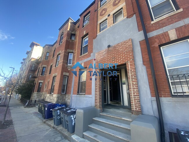 Building Photo - 218 Hemenway St