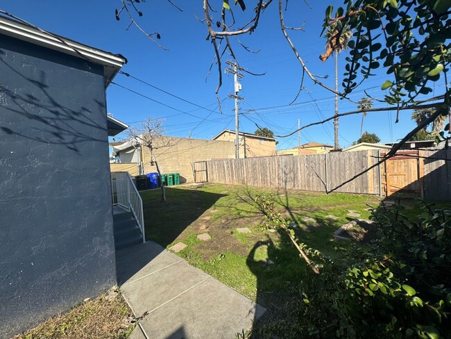 Building Photo - Newly Renovated Home