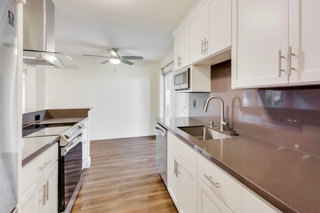 Building Photo - 1662 Hollenbeck Ave