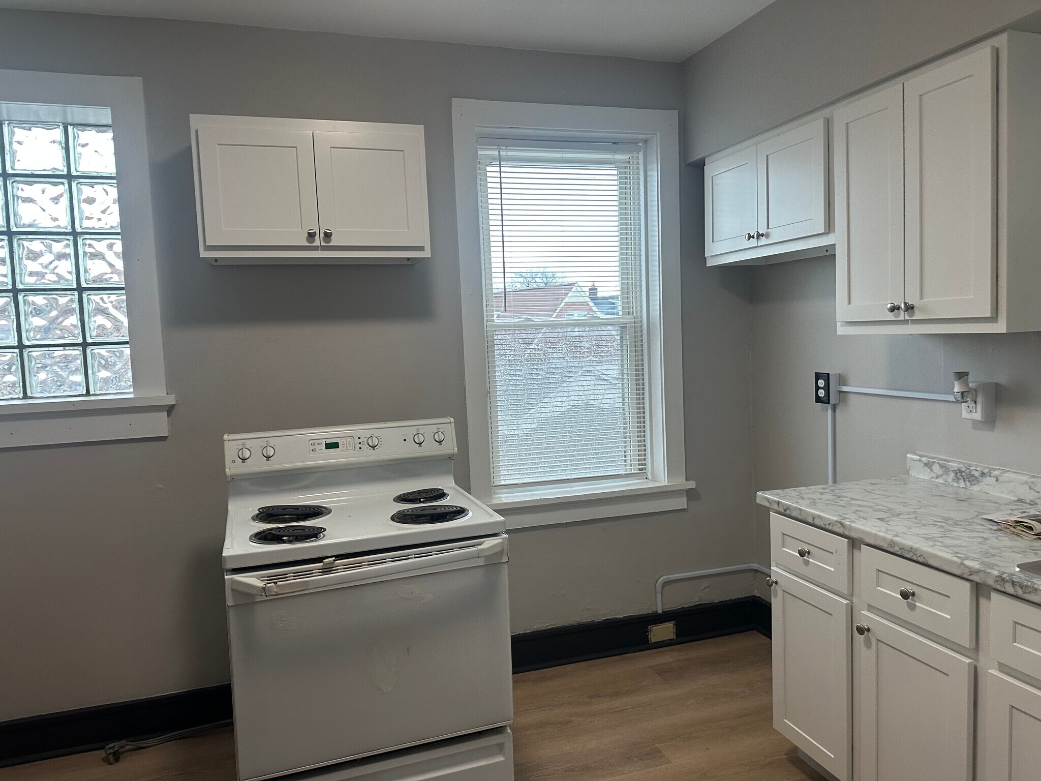 Building Photo - 4916 Winona Ave