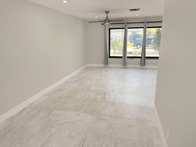 Building Photo - 4760 NW 5th Ln