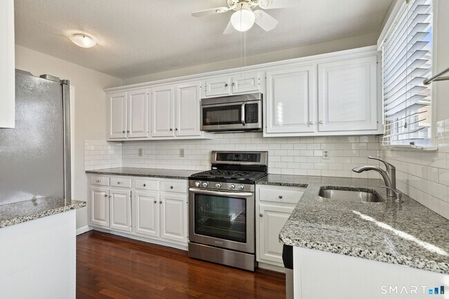 Building Photo - 51 Brittania Dr