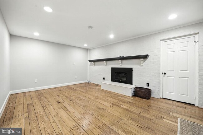 Building Photo - 10198 Cedar Pond Dr