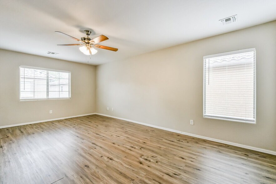 Building Photo - 3884 E Santa Fe Ln