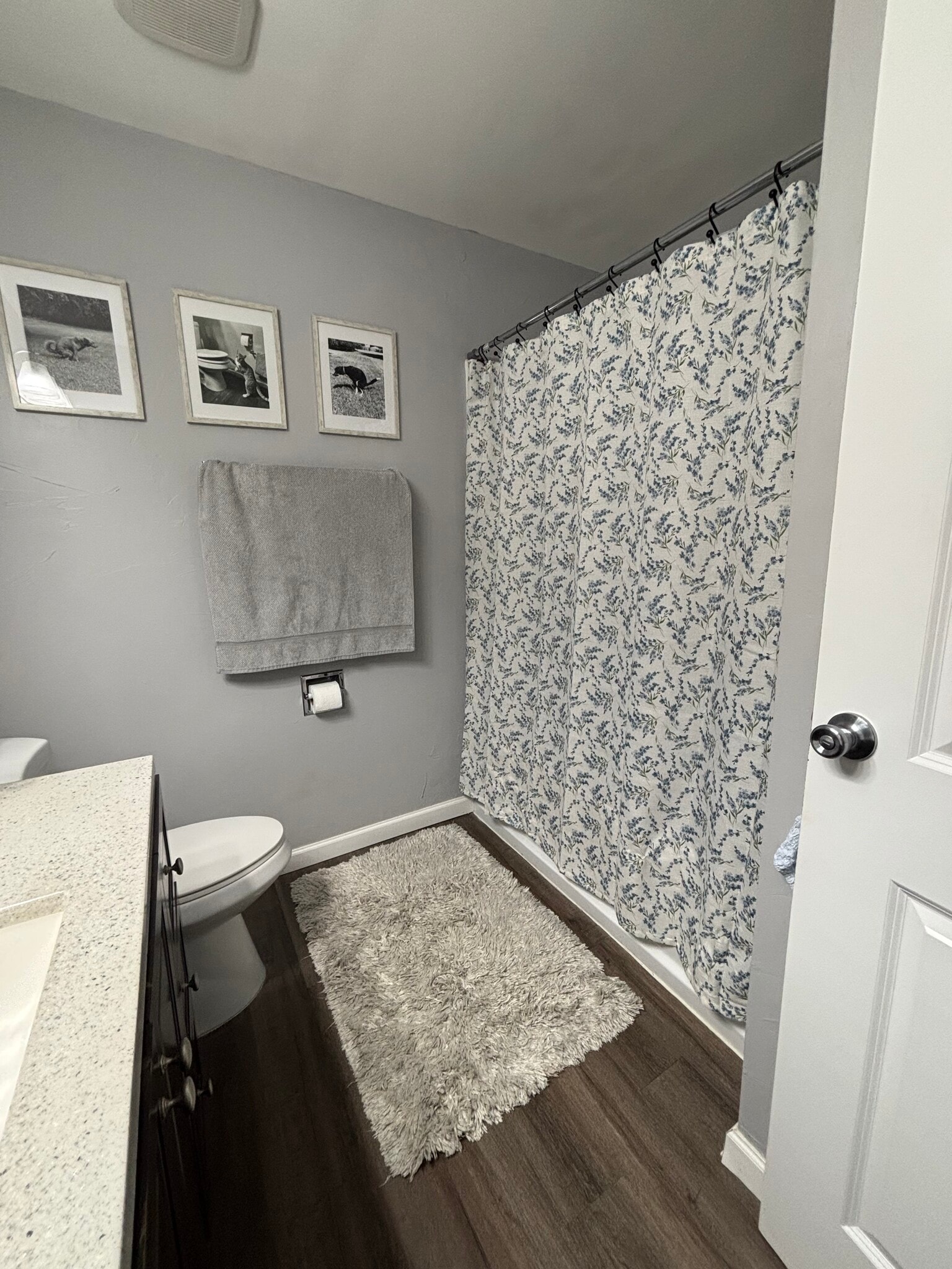 Building Photo - 806 E Sylvan Ave