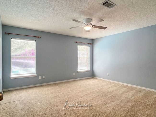 Building Photo - 2634 Southern Oaks Dr