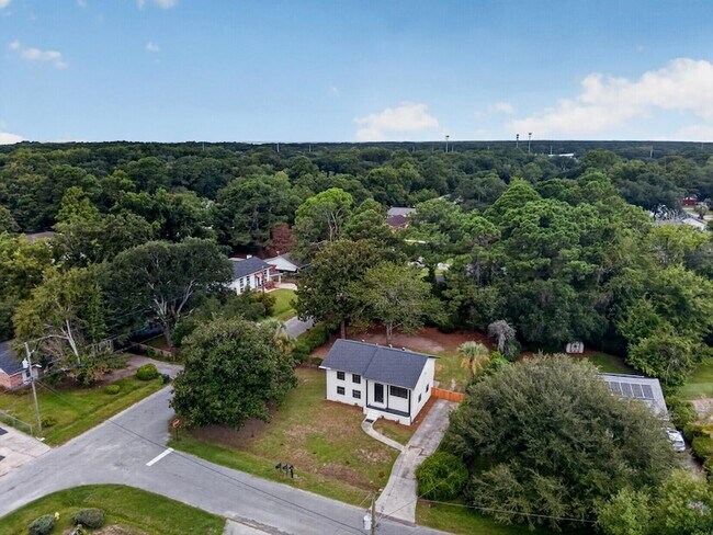 Building Photo - 1411 Westway Dr