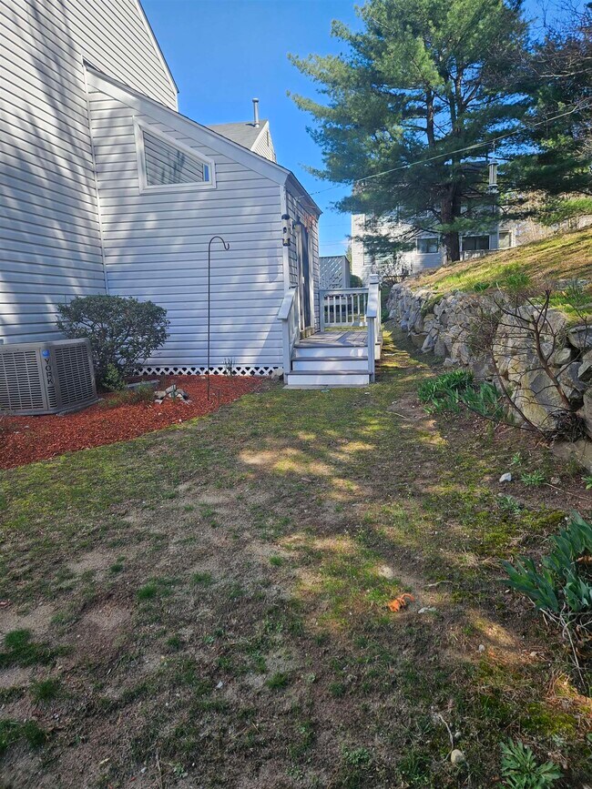 Building Photo - 18 Landsdown Dr