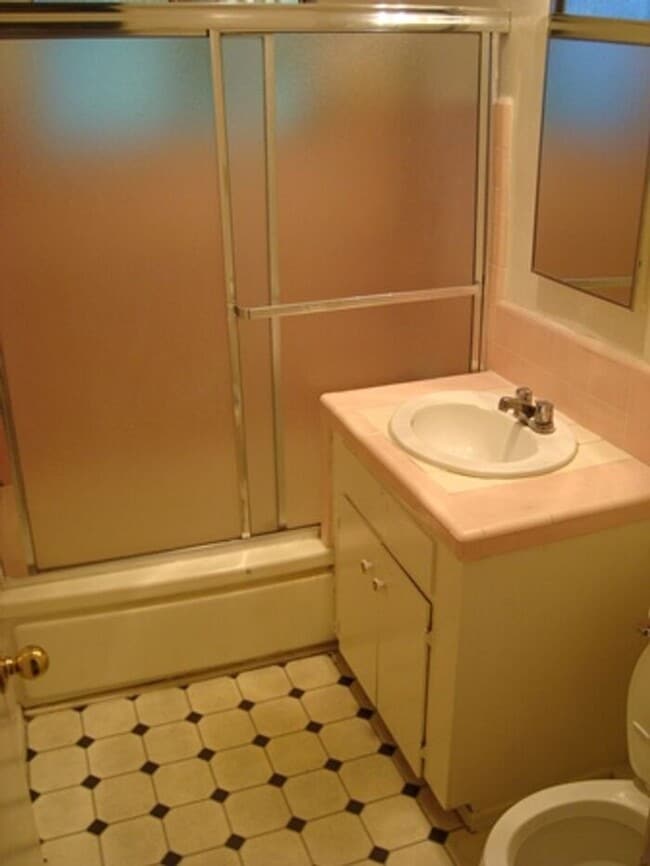 Building Photo - 1 Month Free Rent!! Spacious La Mesa 2BR/1BA unit with BONUS room