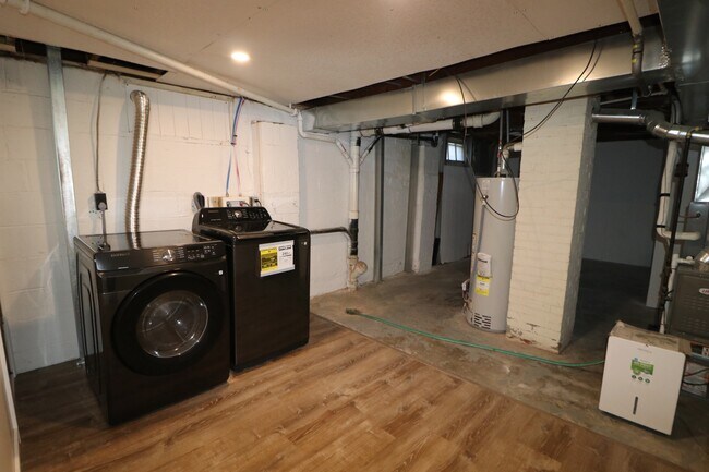 Building Photo - 511 W Pine St