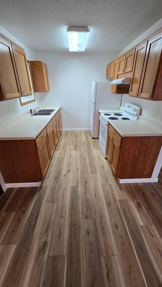 Building Photo - 563 4th St SE