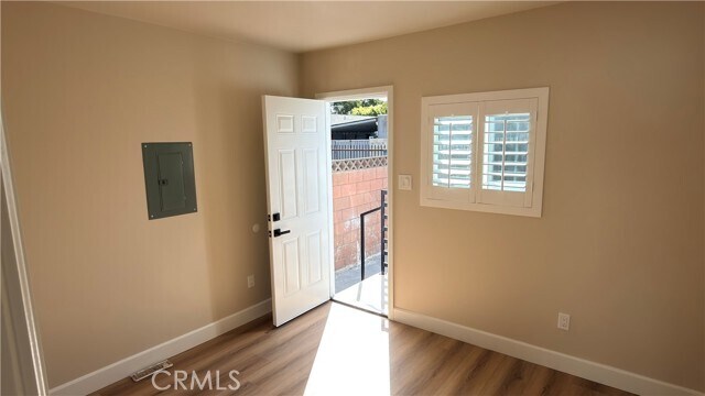 Building Photo - 910 E 77th St