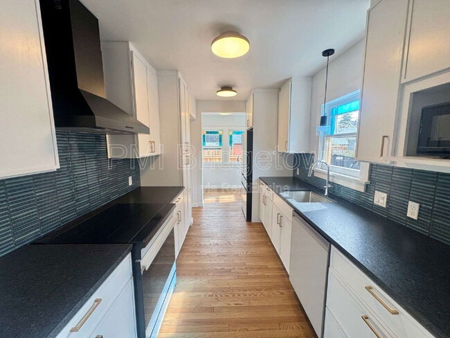 Building Photo - 7300 N Mobile Ave