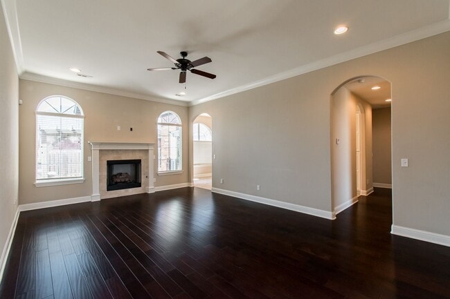 Building Photo - Like New 3 Bedroom Home near Stonebridge M...