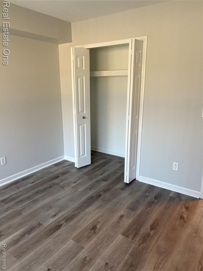 Building Photo - 2830 Davison Ave