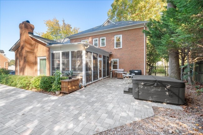 Building Photo - 16516 Plantation Woods Dr