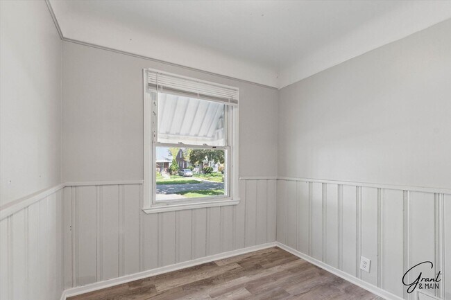 Building Photo - $1300 3 bedroom bungalow