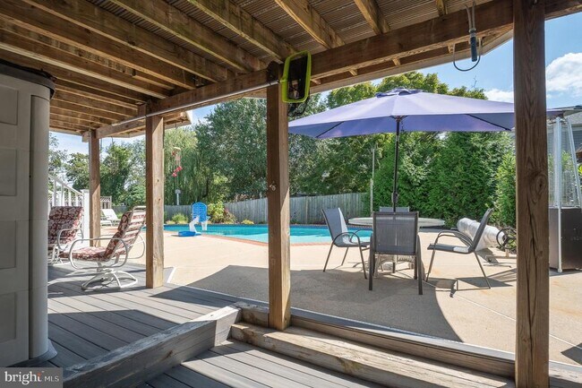 Building Photo - 1615 Spottsworth Way