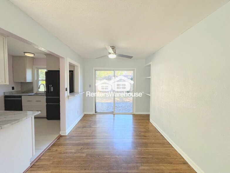 Building Photo - 4940 Erskine St