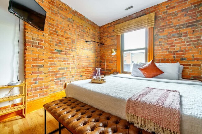 Building Photo - 1180 N High St