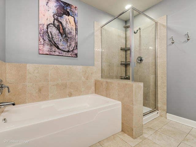 Building Photo - 3125 W Fullerton Ave