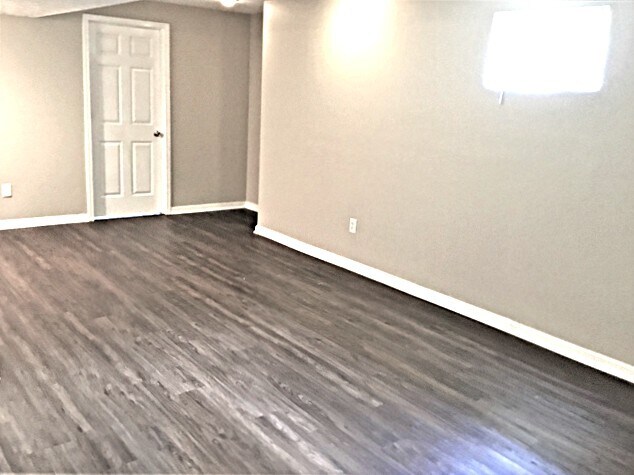 Building Photo - 135 Easton Manor Dr