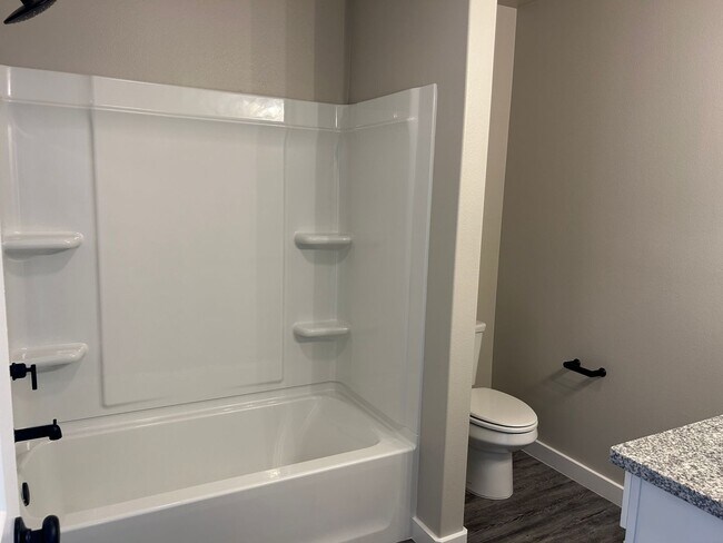 Building Photo - Pre-Leasing - Lovely Glowing Home in South...