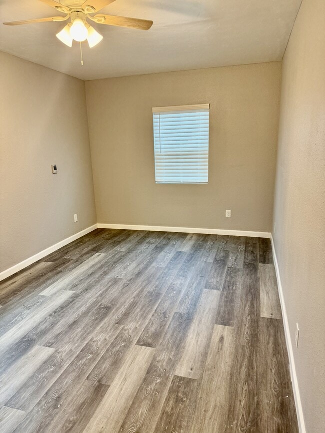 Building Photo - 972 S Hope Ave