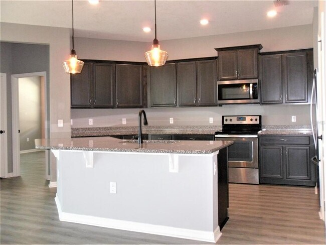 Building Photo - 10638 Laguna Plains Dr