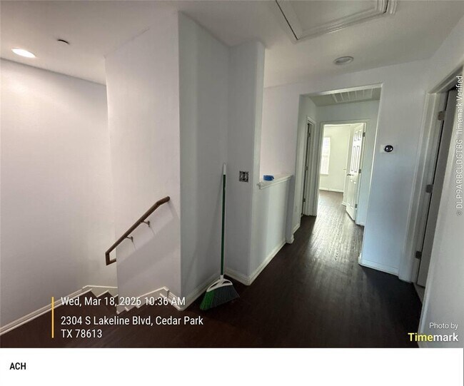 Building Photo - 2304 S Lakeline Blvd