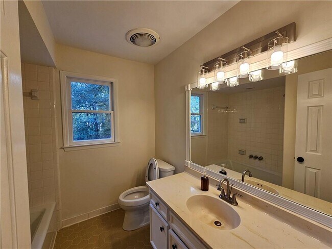 Building Photo - 3228 Turtle Lake Dr SE
