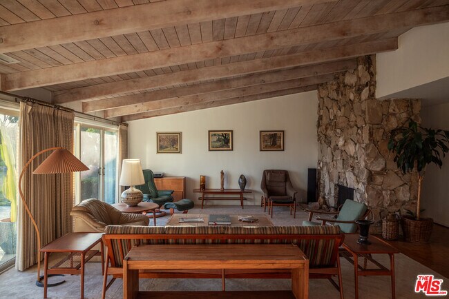 Primary Photo - 2701 Lake Hollywood Dr