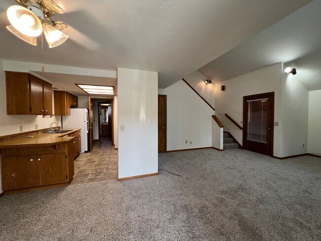 Building Photo - E Court Duplex