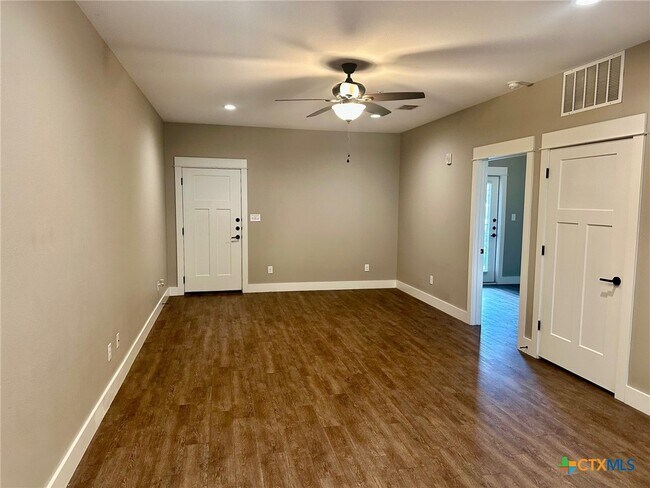 Building Photo - 311 Craddock Ave
