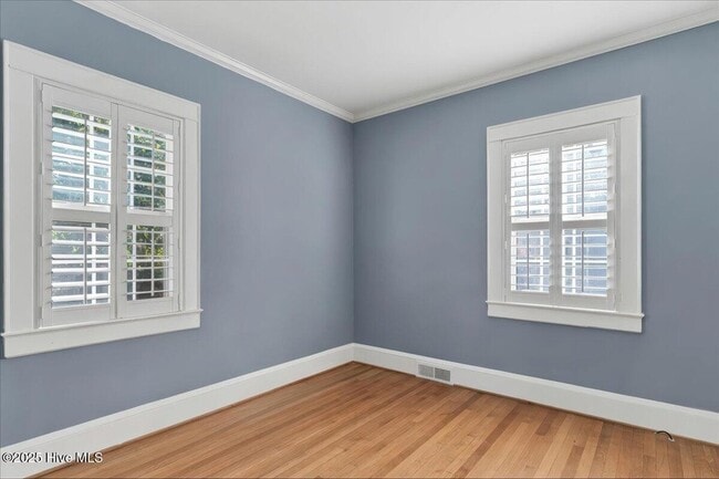 Building Photo - 300 Dogwood Ln