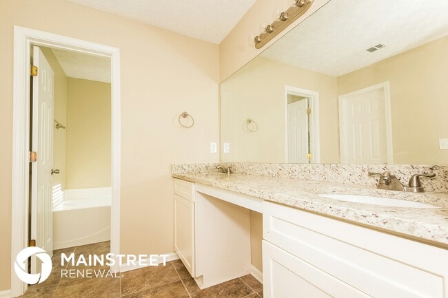 Building Photo - 4526 Parkway Cir