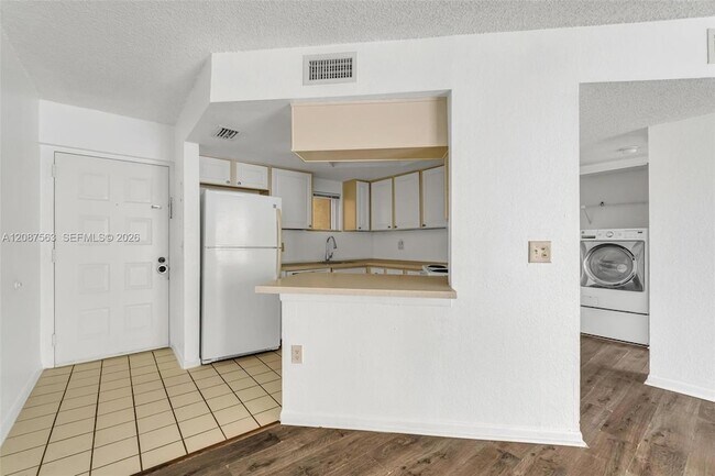 Building Photo - 8255 Lake Dr