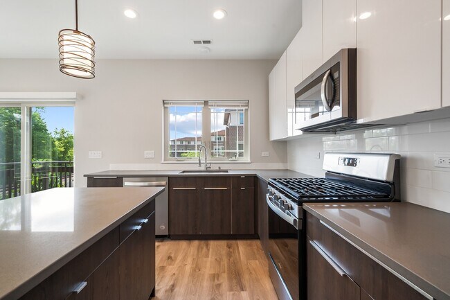 Building Photo - 39 Forest Ave