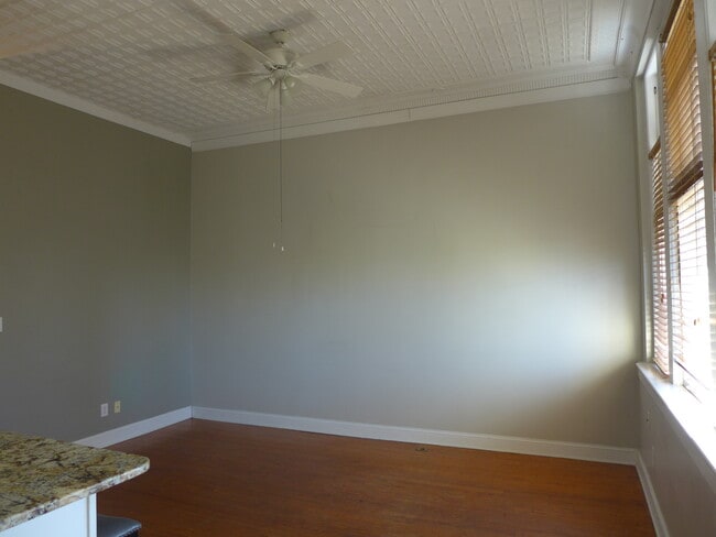 Building Photo - 112 N John St