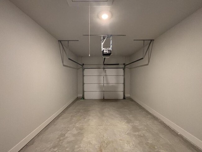 Building Photo - 36 Village Ct