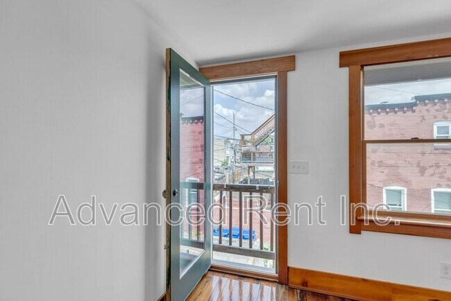 Building Photo - 2802 E Fairmount Ave