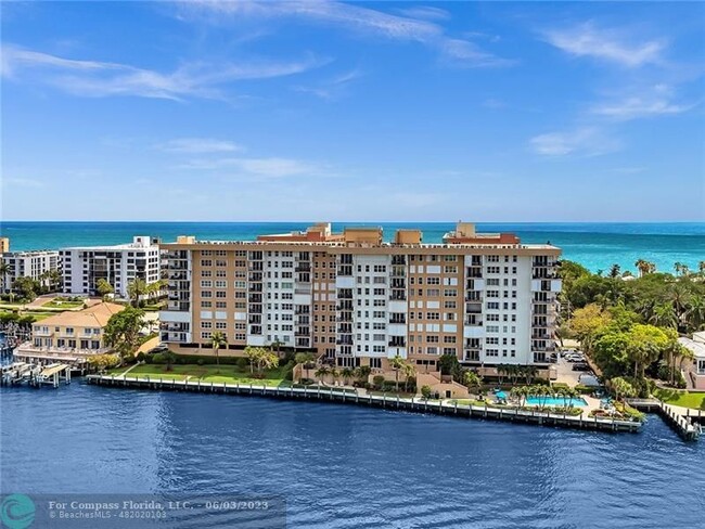 Building Photo - 1150 Hillsboro Mile-