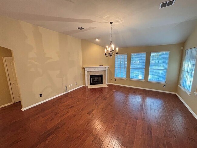 Building Photo - 2909 Yandall Dr