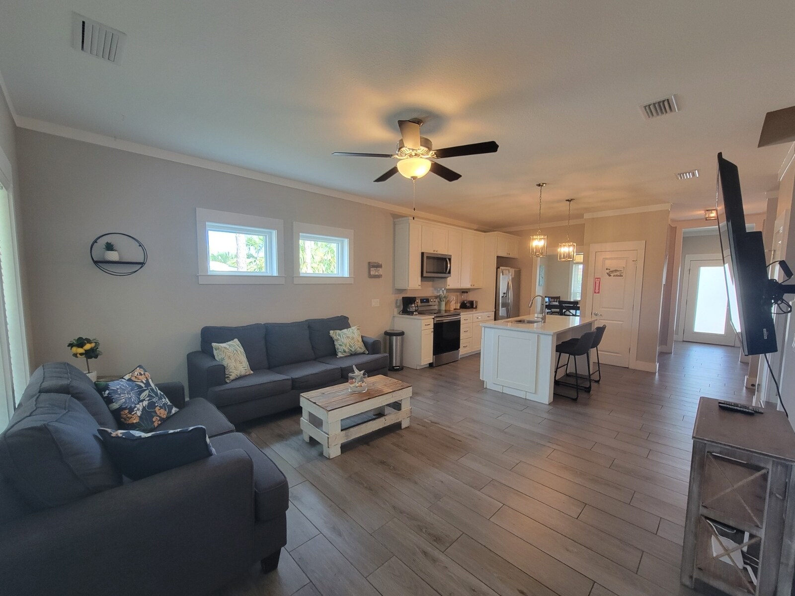 Building Photo - 100 Seabreeze Cir