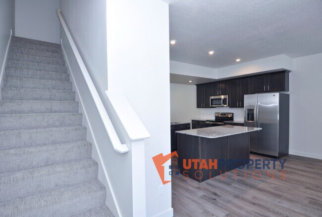 Building Photo - 1036 W 430 S