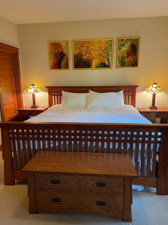 Building Photo - Luxury Mountain Residence — Premier 6-Month Winter Lease Near Canyon Lodge