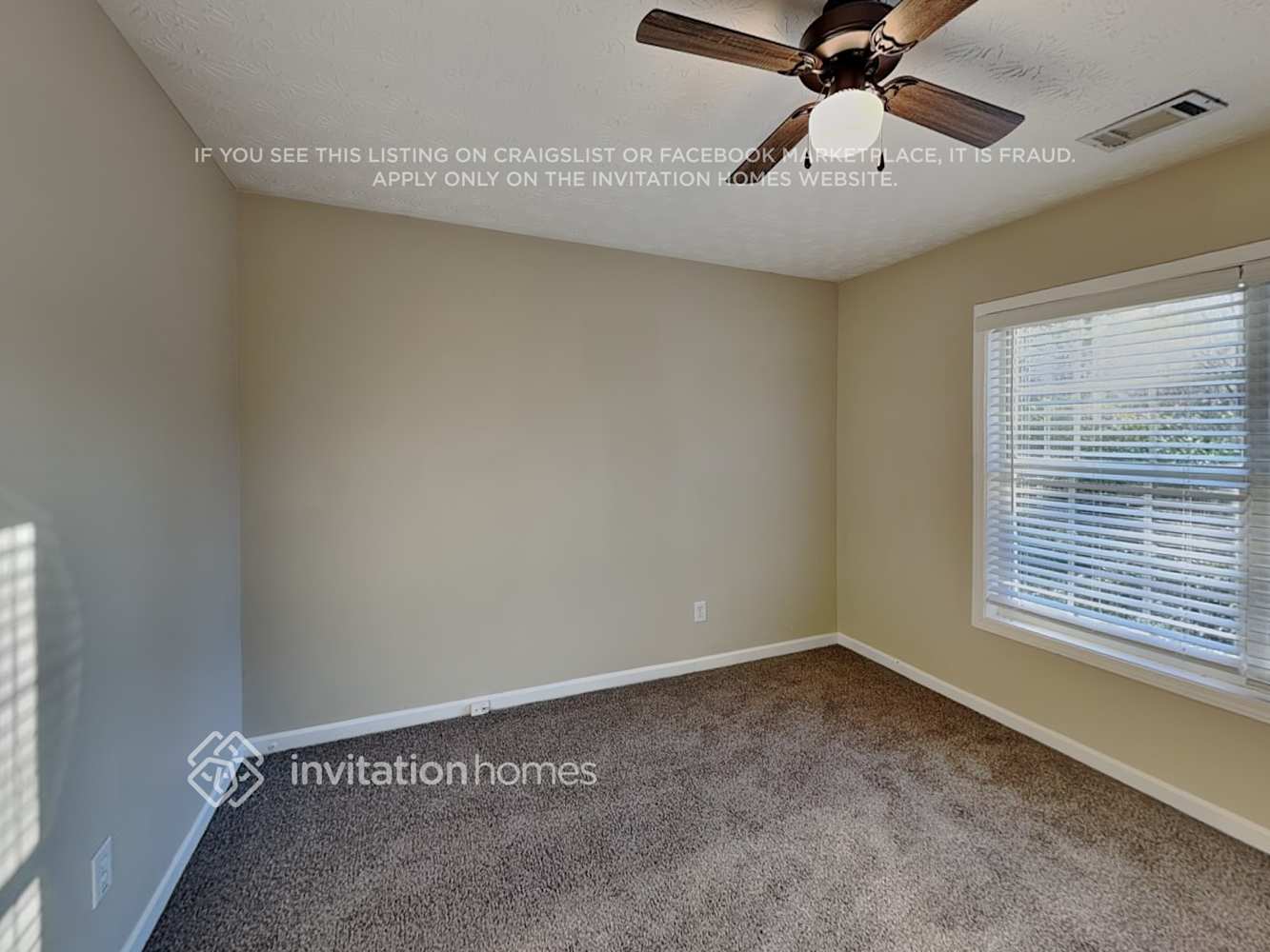 Building Photo - 690 Castlebrooke Dr SE