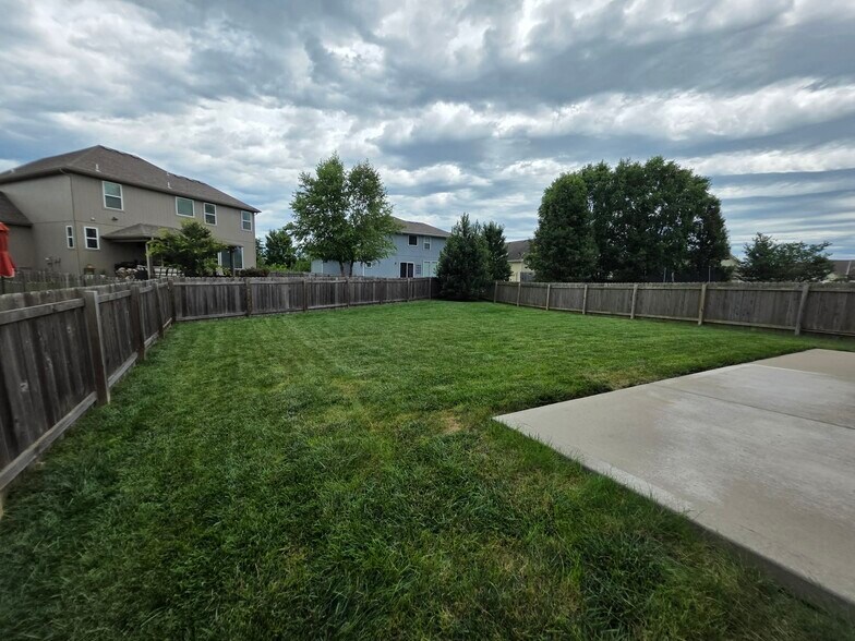 Building Photo - 1001 SW Arborfair Dr