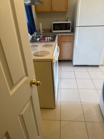 Building Photo - 797 W Mesa Verde Dr