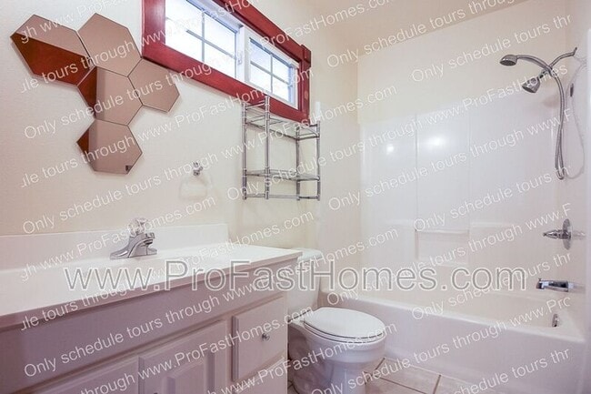 Building Photo - 3232 N Michigan Ave